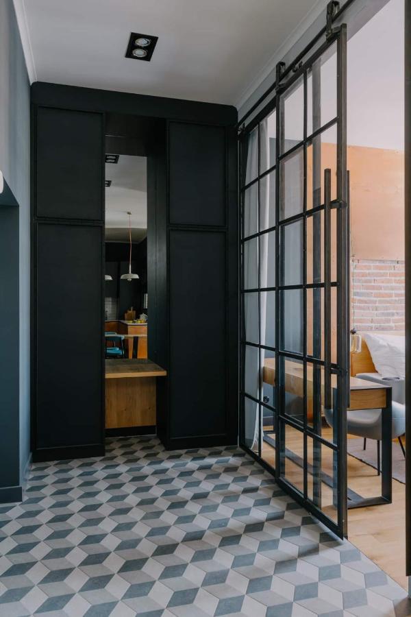 Goldfinger 3-Bed Unique Apartment In The Heart Of Podgorze Krakow Exterior photo